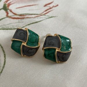 Elegant Gold and Green Earrings